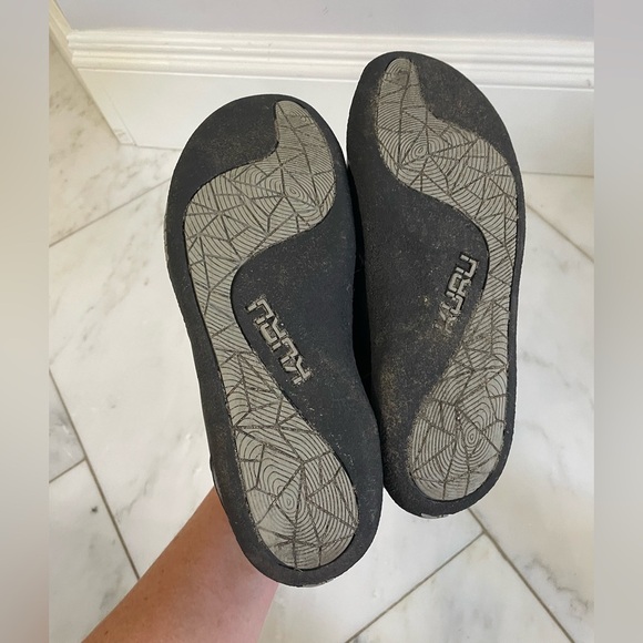 Kuru, 8.5, Kivi, womens black leather slip on comfort flat walking shoe - Picture 9 of 10